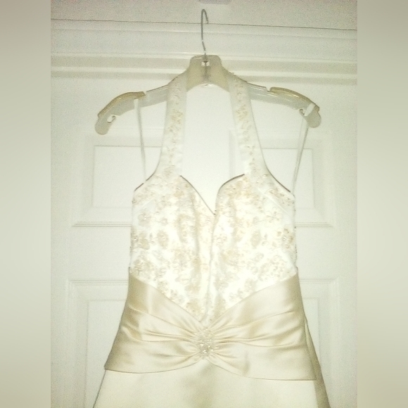 Wedding dress - Picture 10 of 10